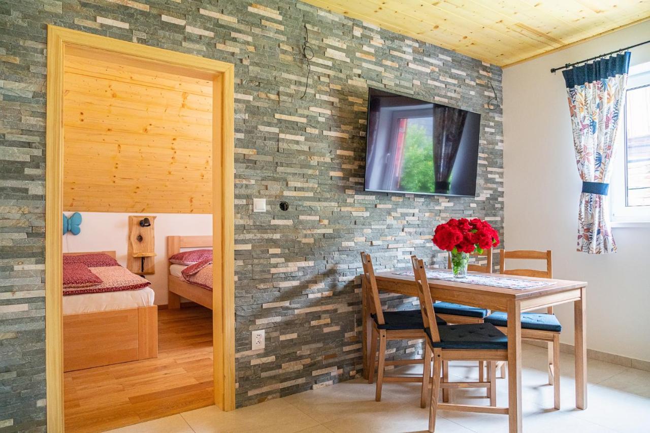 Apartmany Pod Rozsutcom - Zatkov Dvor - Prijazd Do Ubytovania Autom S Pohonom 4X4 Terchová Exterior foto