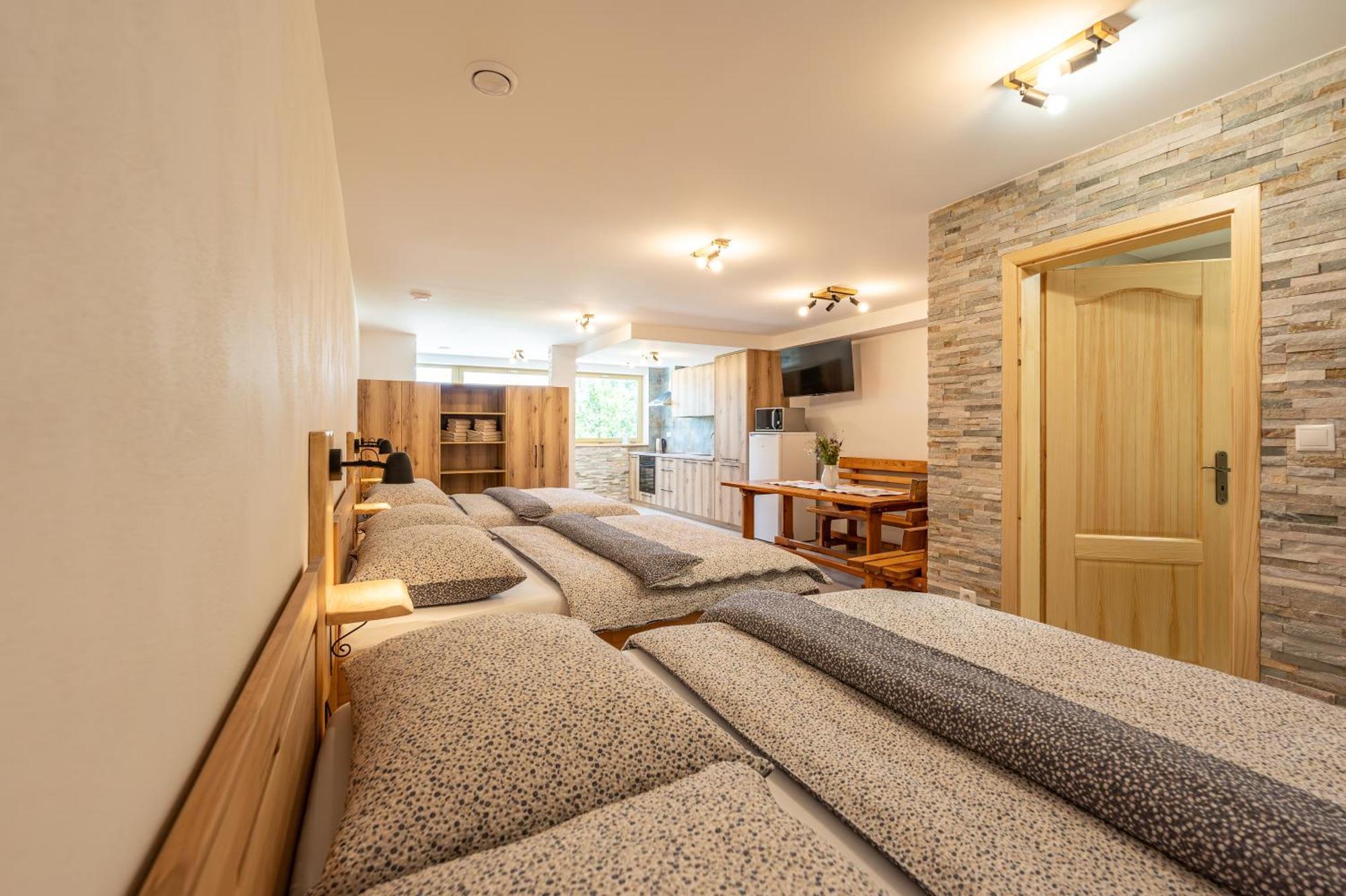 Apartmany Pod Rozsutcom - Zatkov Dvor - Prijazd Do Ubytovania Autom S Pohonom 4X4 Terchová Exterior foto